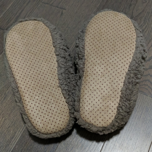 Aerie Bear Slippers- M - NWT - Picture 4 of 5